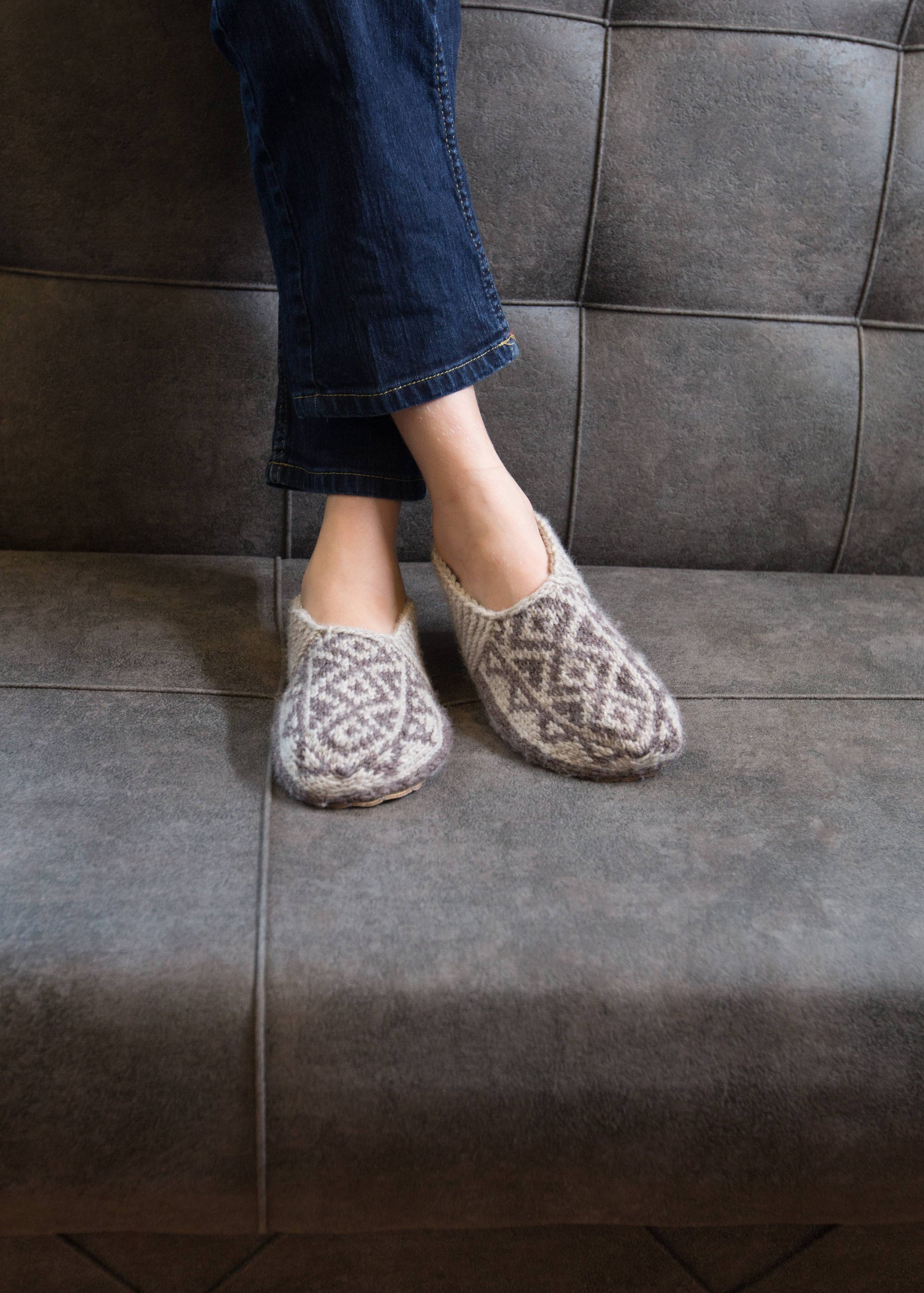 Azerbaijani Socks - Adult Women's Slipper Socks : Tan & Brown (Individuals): 8/9