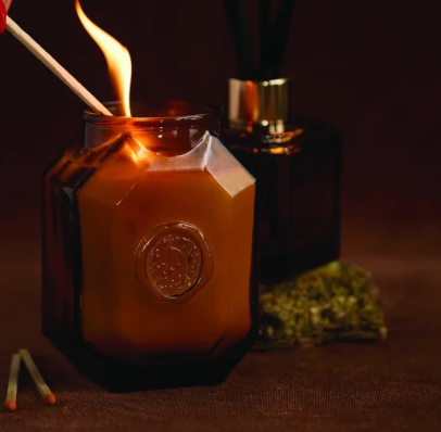 8 OZ Botanica Leather and Smoke Candle | Niche&Co.